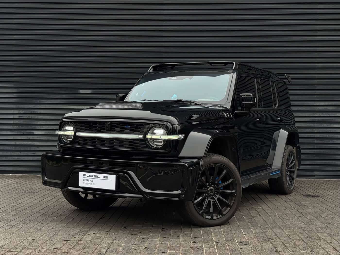 Crossboundary Auto Co-created Tank 300