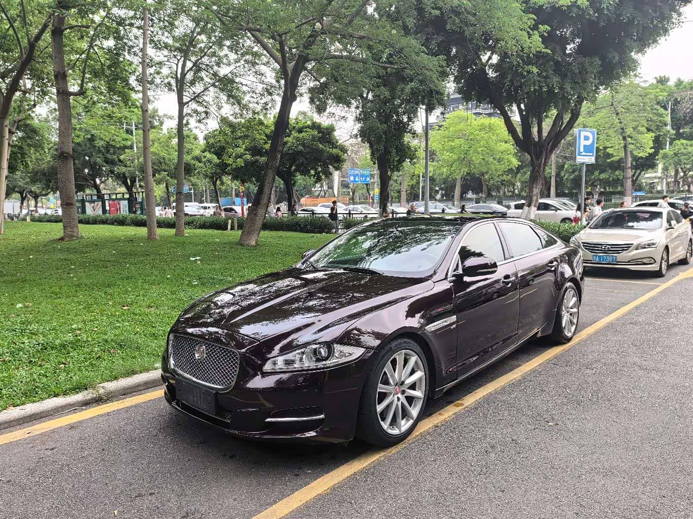 Jaguar XJ