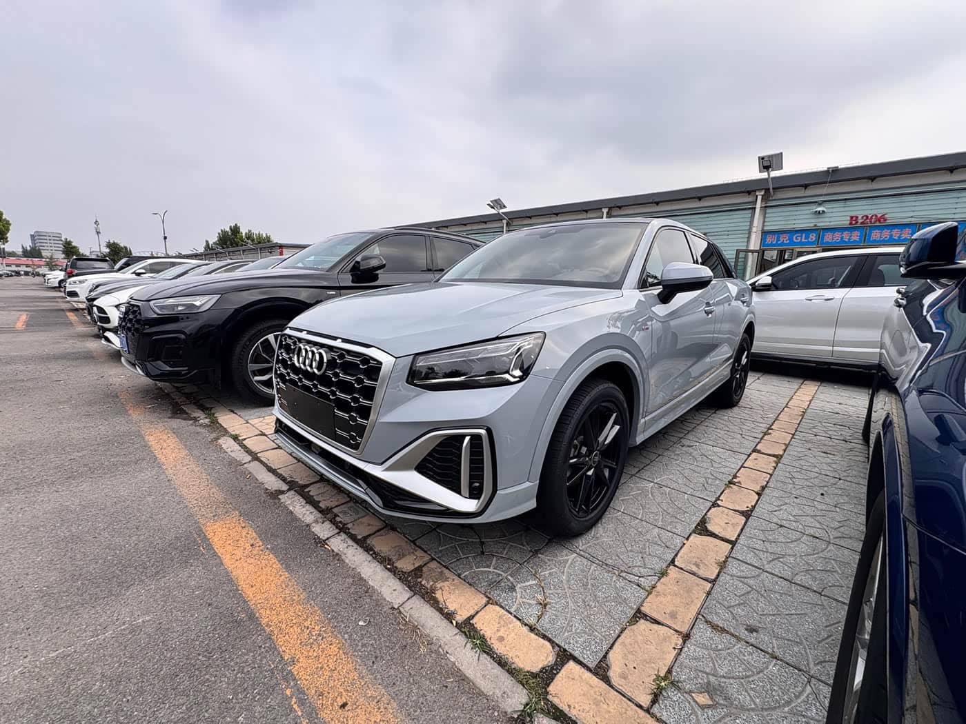 Audi Q2L