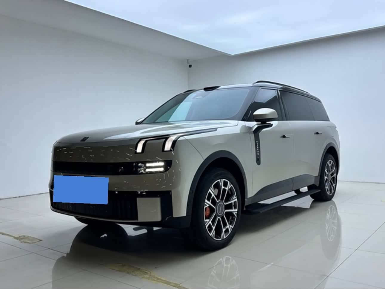 Lynk & Co 900