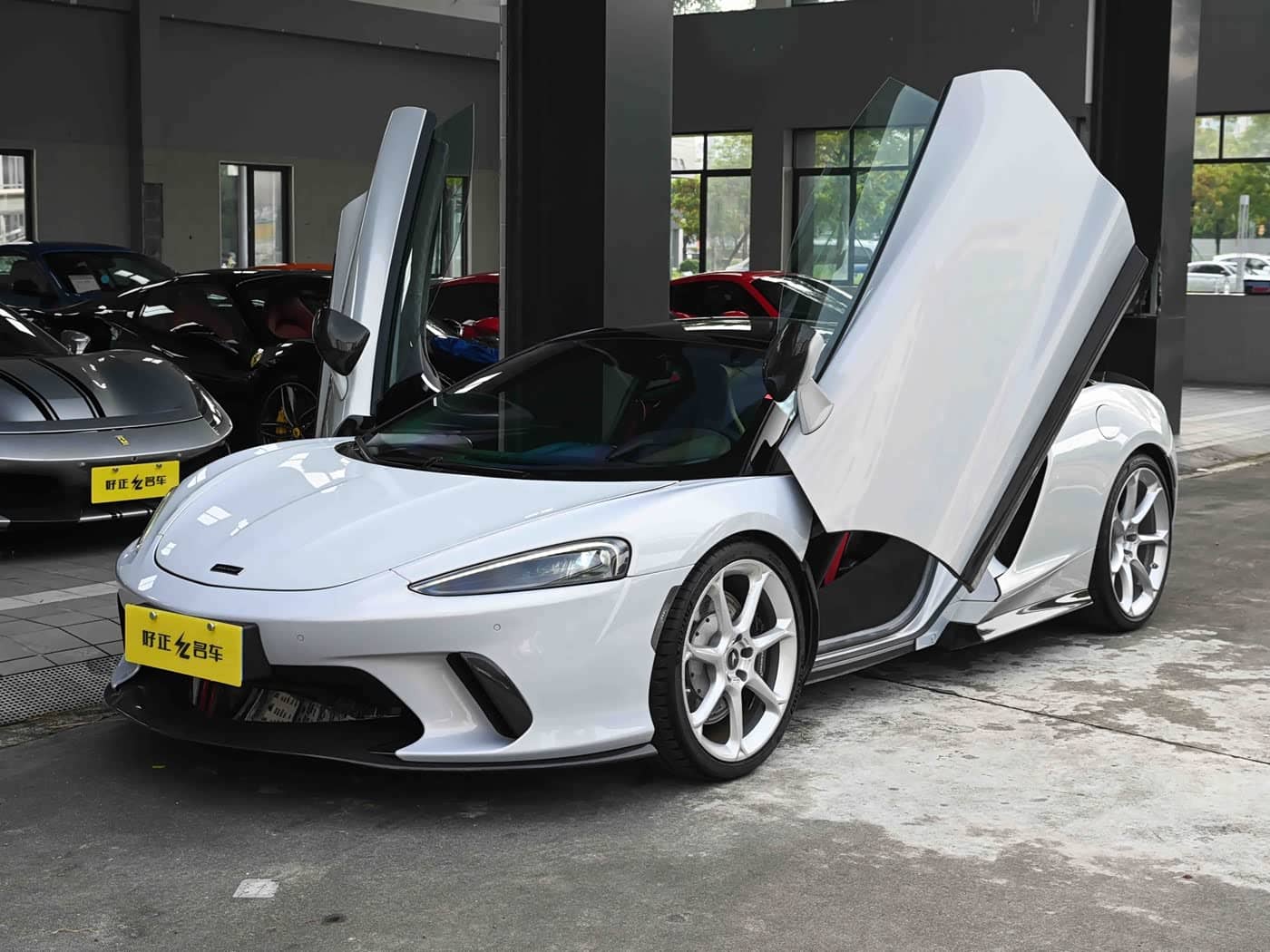 McLaren GT