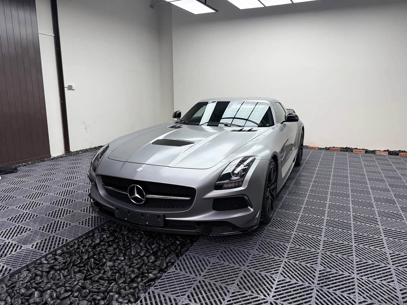 Mercedes-Benz SLS AMG