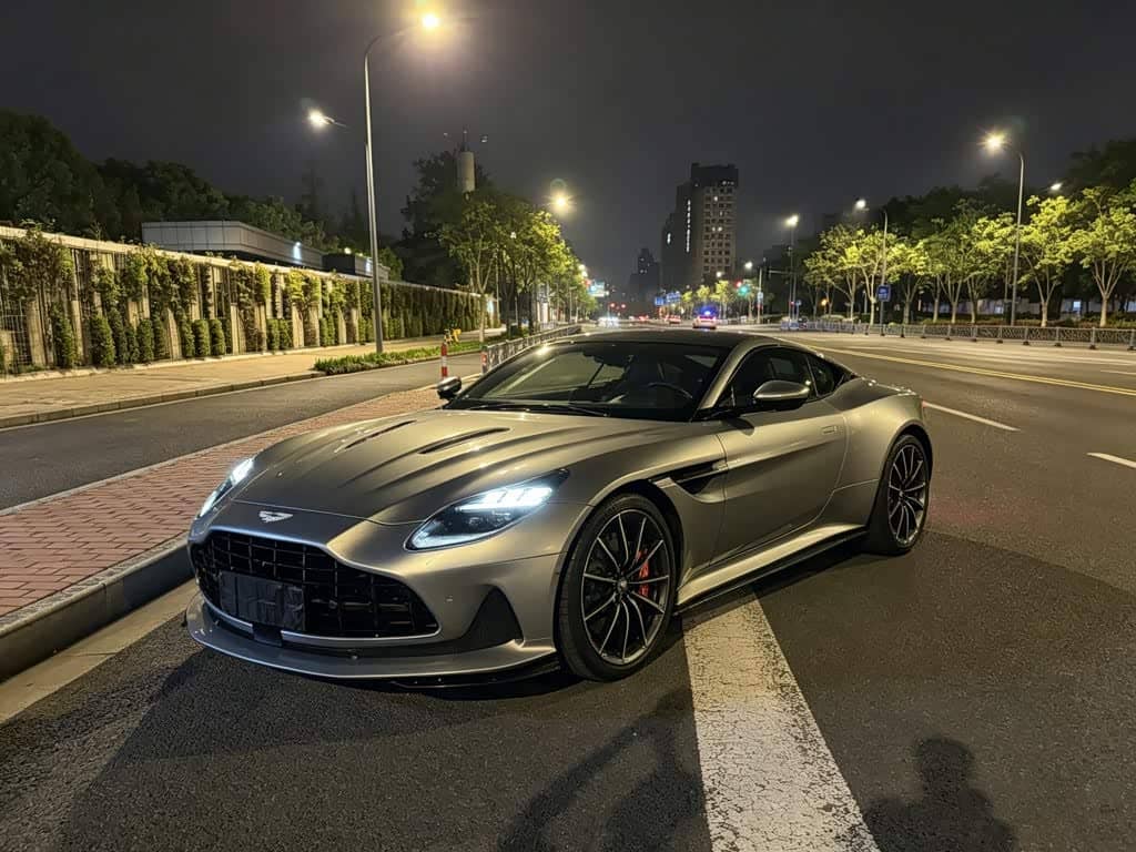 Aston Martin DB12