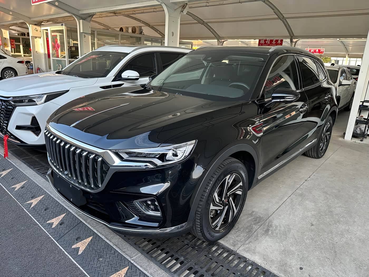 Hongqi HS5
