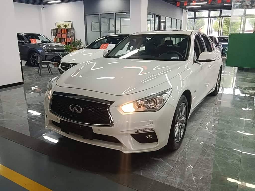 Infiniti Q50L
