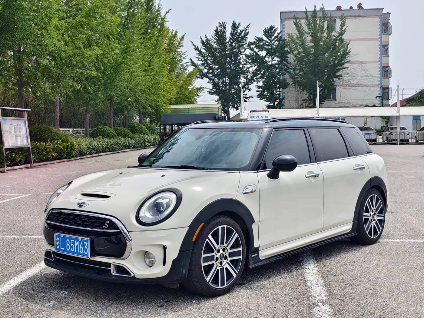 MINI CLUBMAN