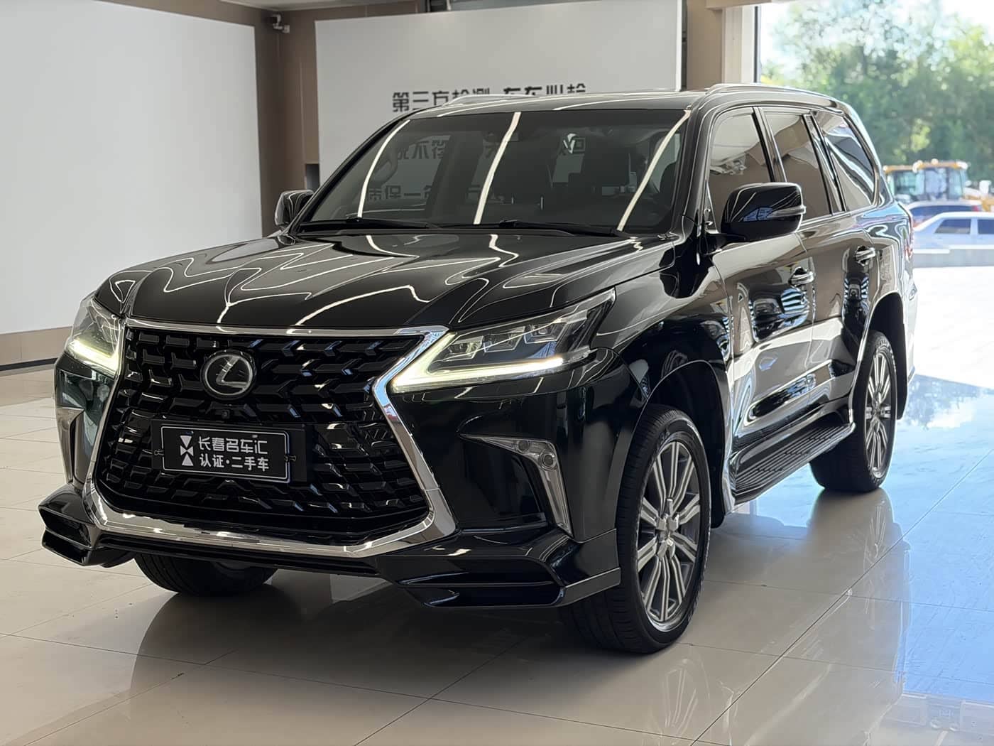 Lexus LX