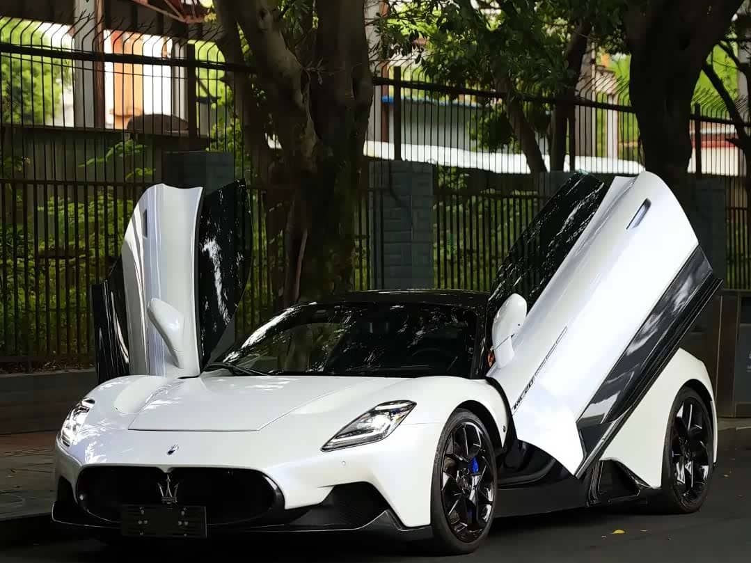 Maserati MC20