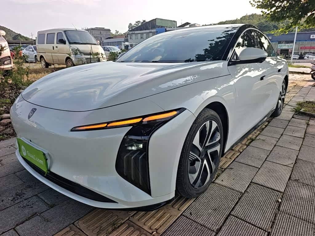 Dongfeng Fengxing Stellar S7