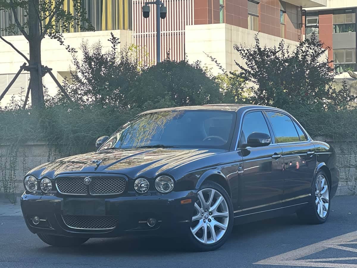 Jaguar XJ