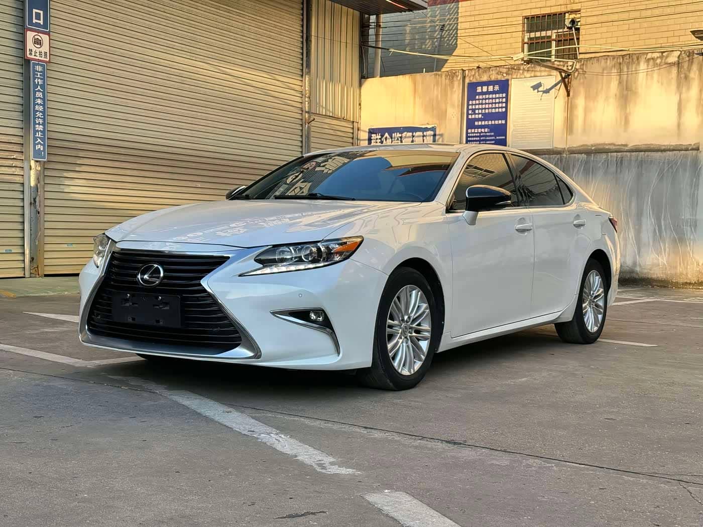 Lexus ES