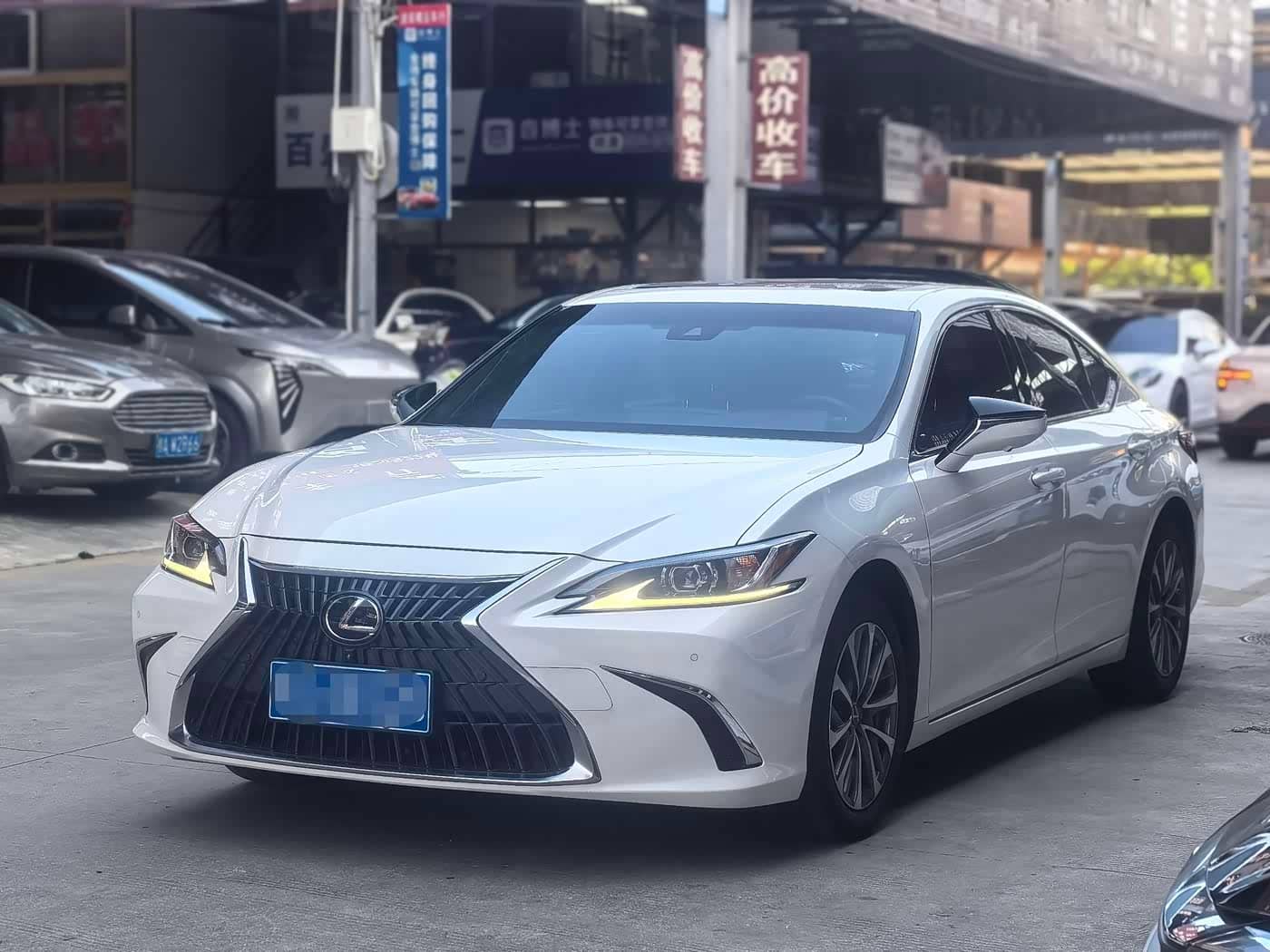 Lexus ES