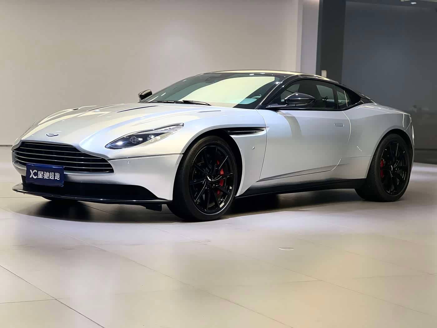Aston Martin DB11
