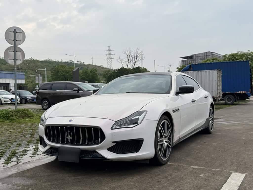 Maserati Quattroporte