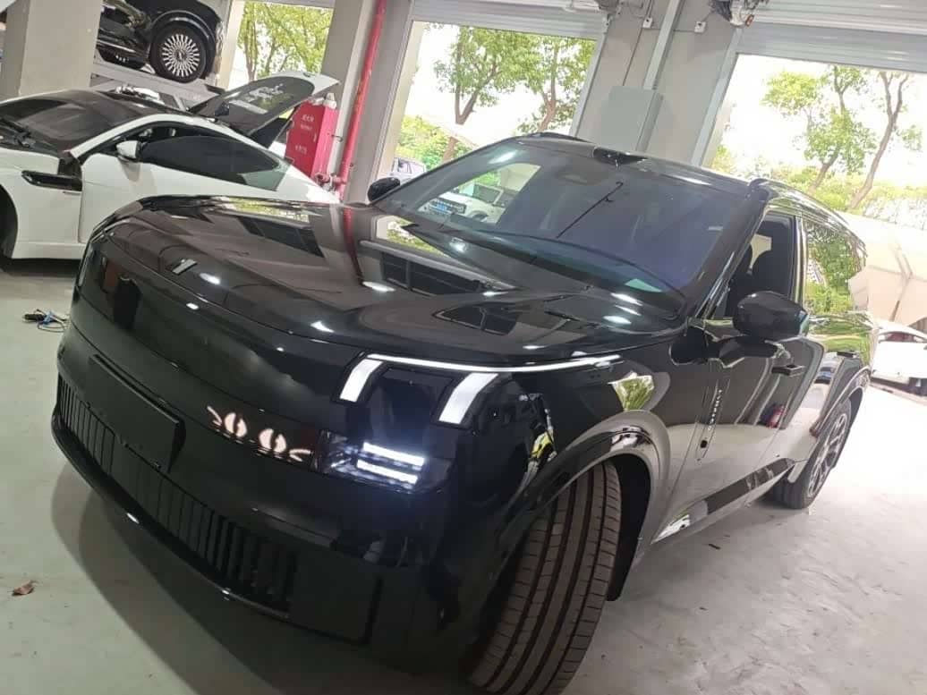 Lynk & Co 900