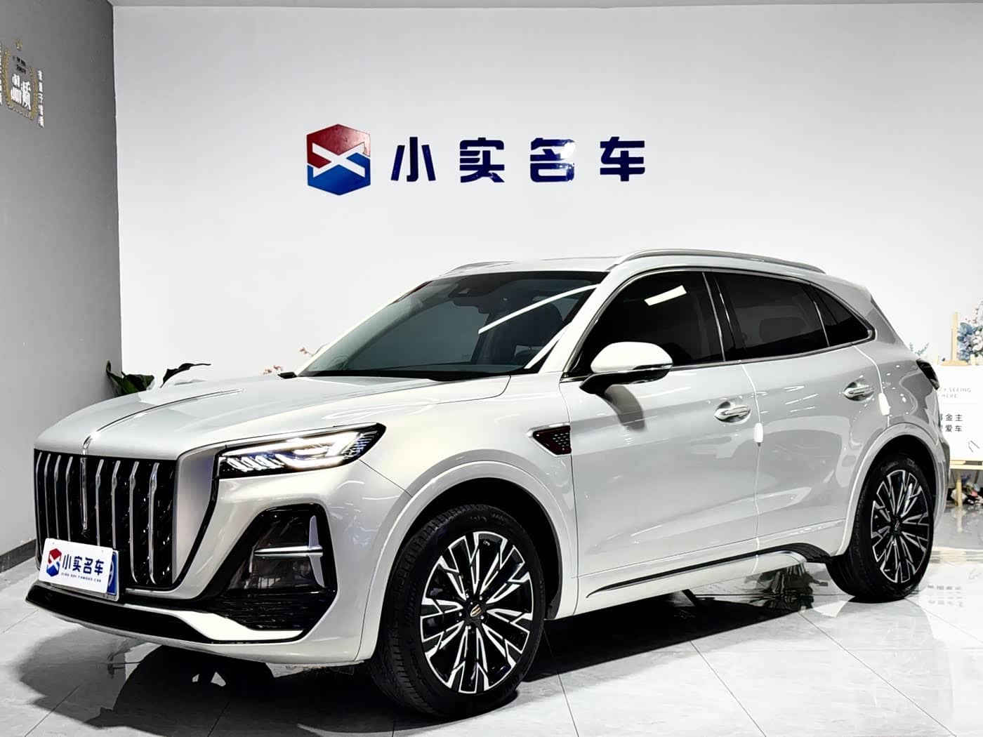 Hongqi HS5