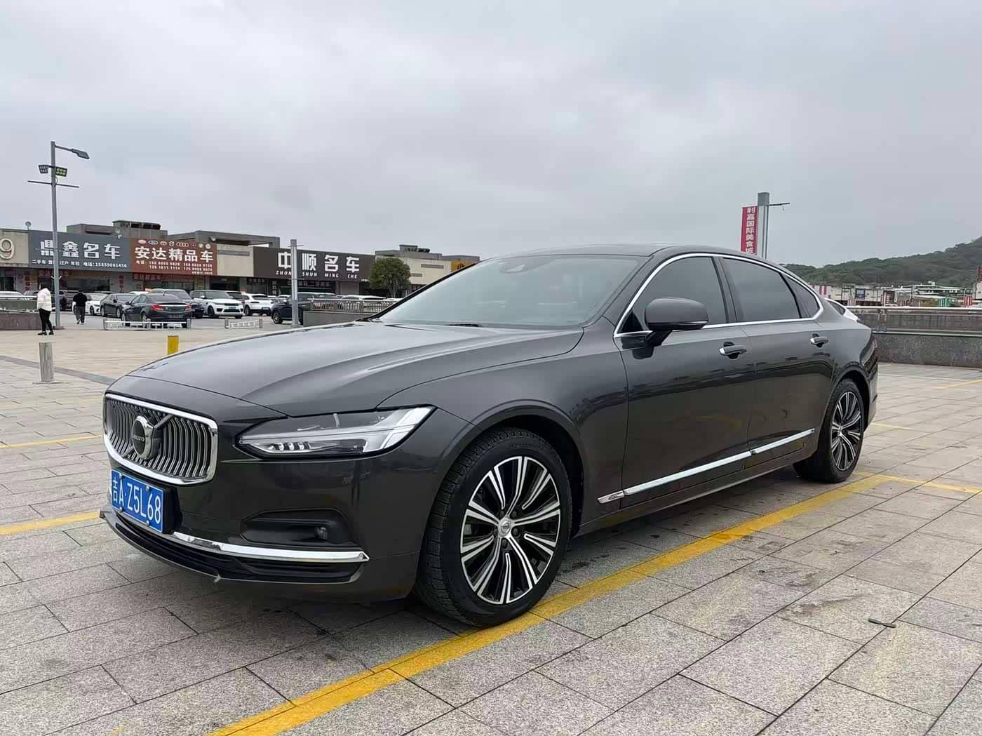 Volvo S90
