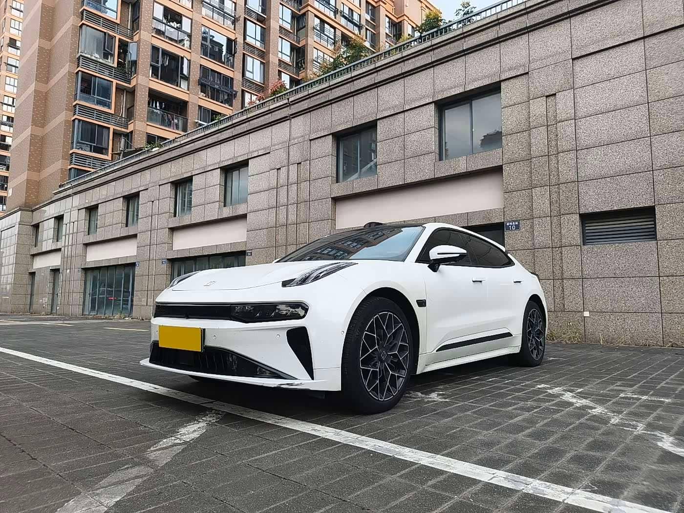 ZEEKR 001