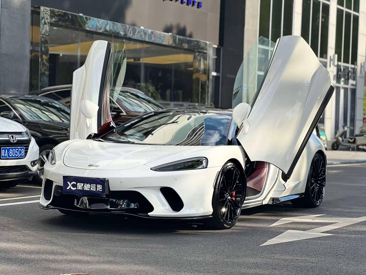 McLaren GT