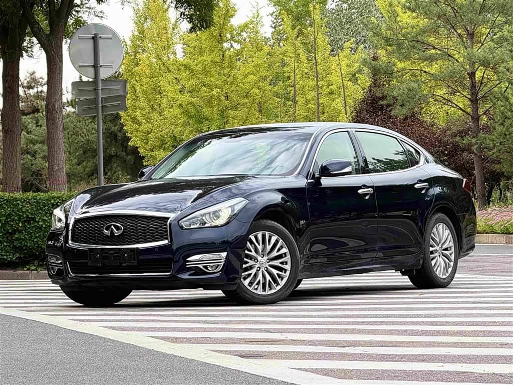 Infiniti Q70