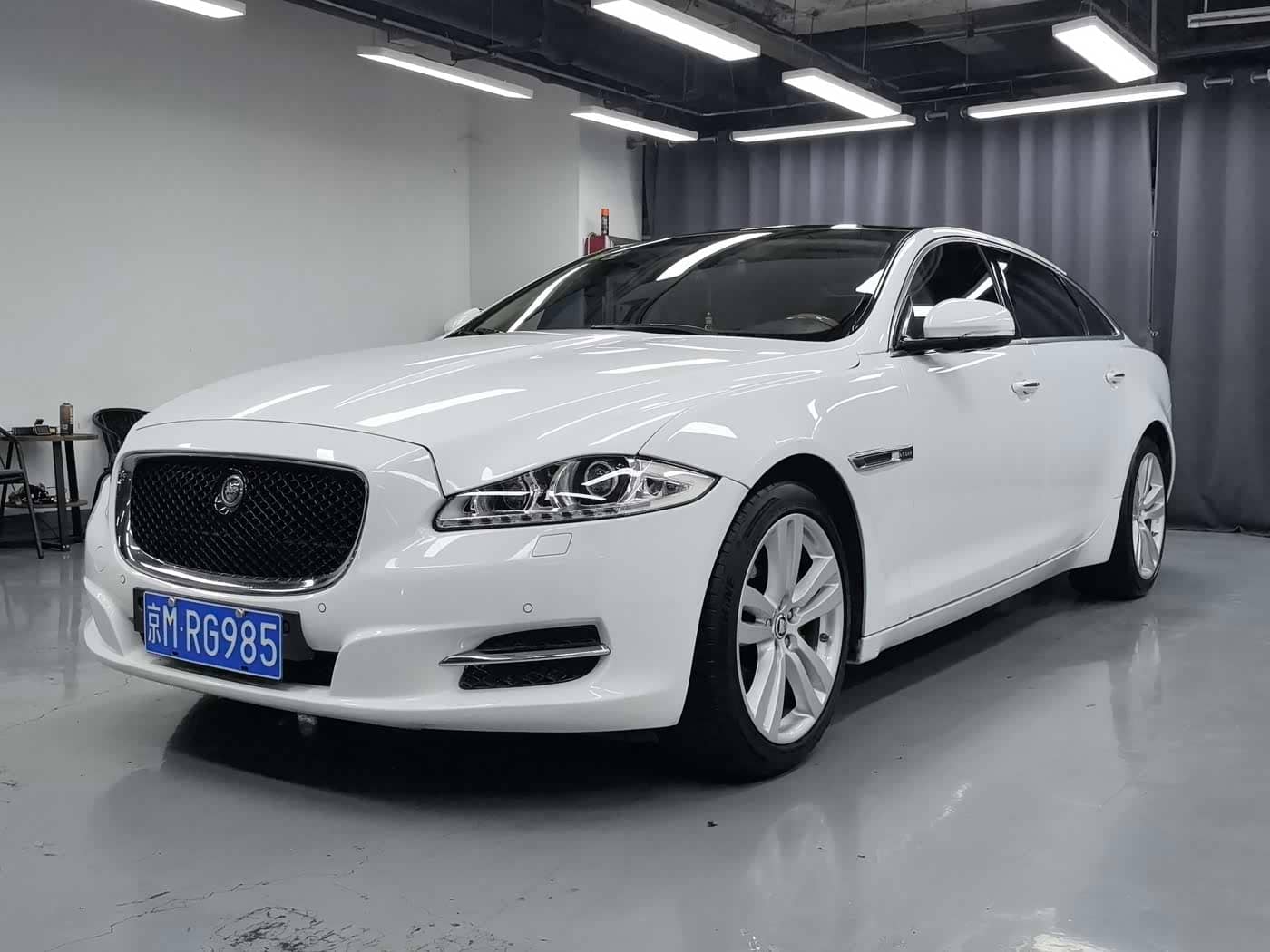 Jaguar XJ
