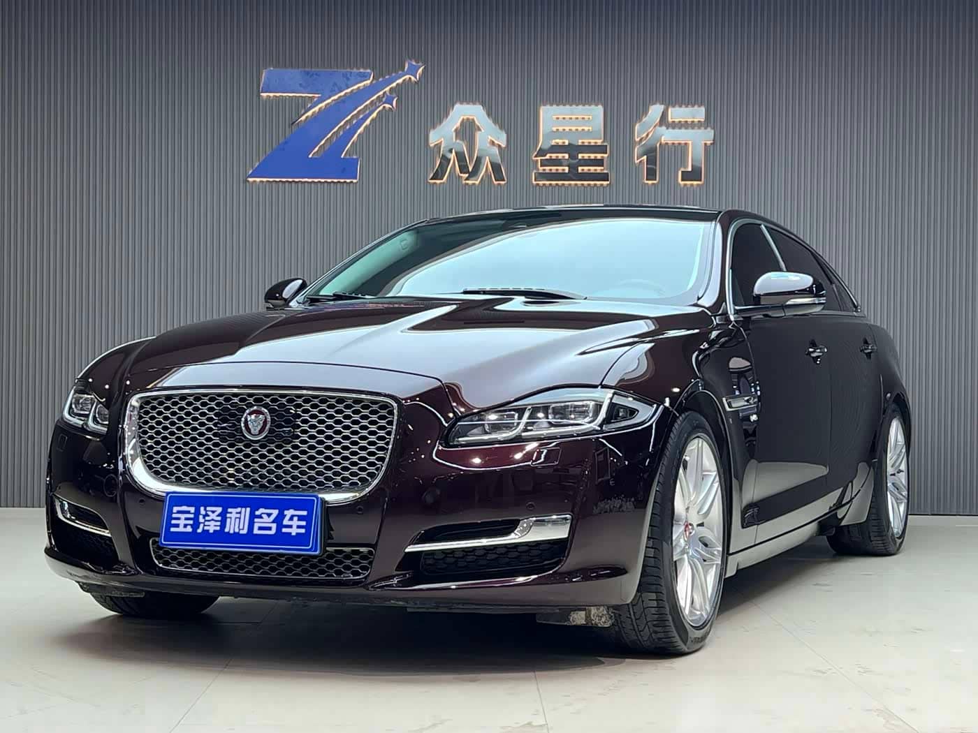 Jaguar XJ