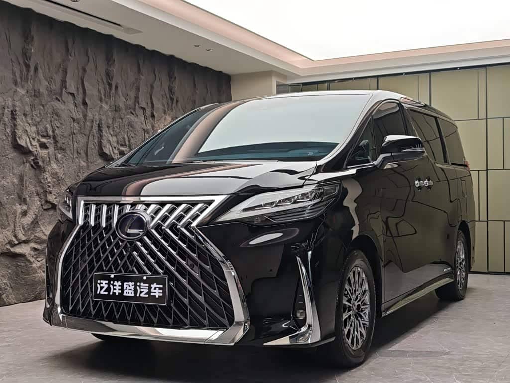 Lexus LM