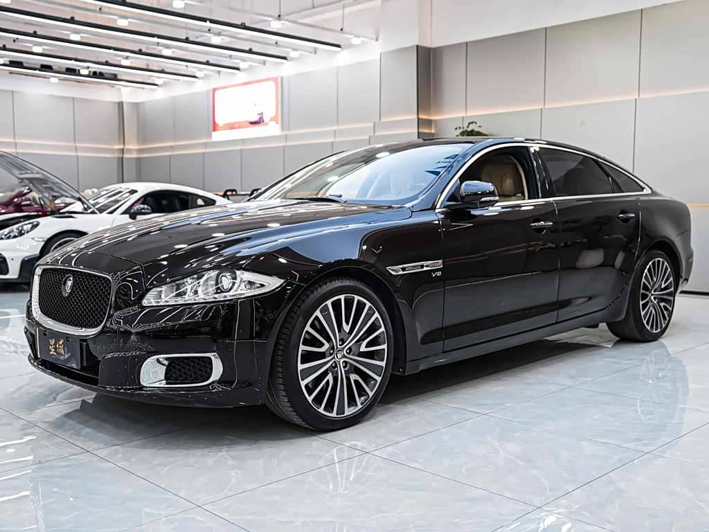 Jaguar XJ