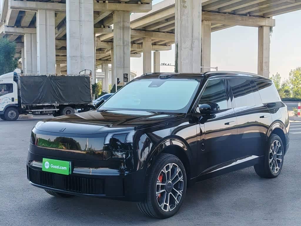 Lynk & Co 900
