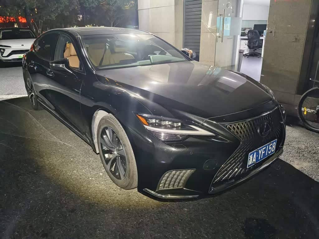 Lexus LS