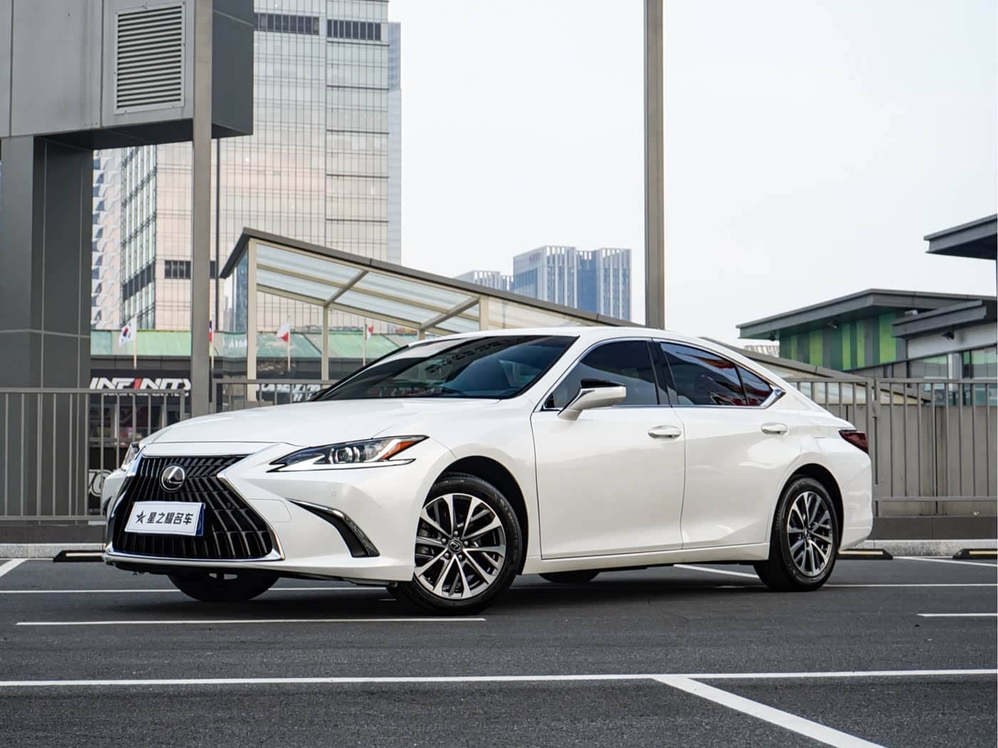 Lexus ES
