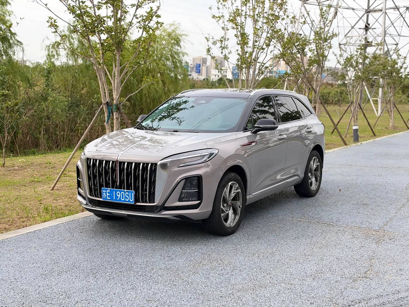 Hongqi HS3