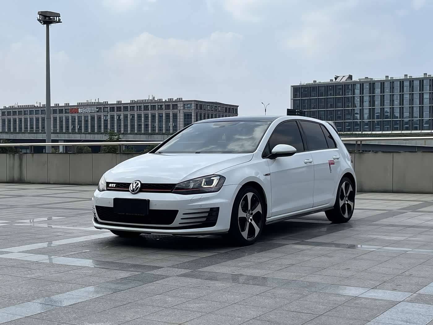 Volkswagen Golf GTI