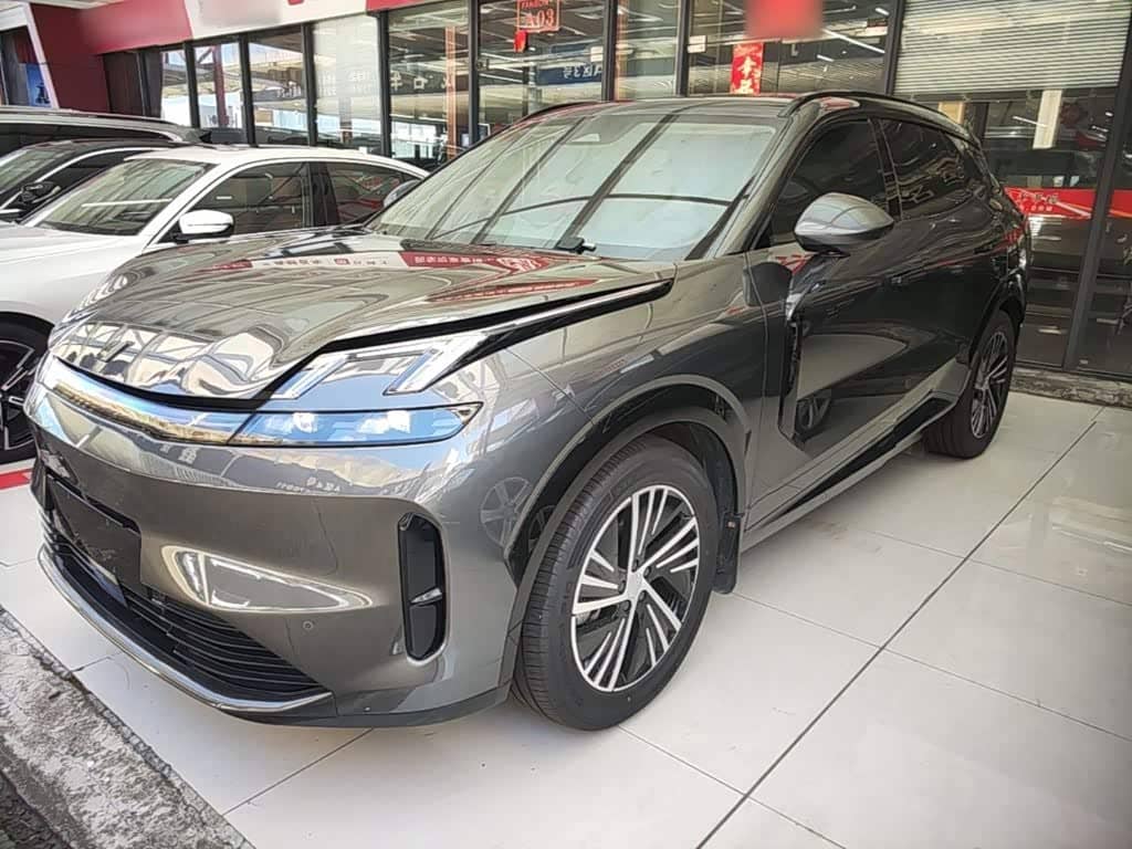 Lynk & Co 08 EM-P
