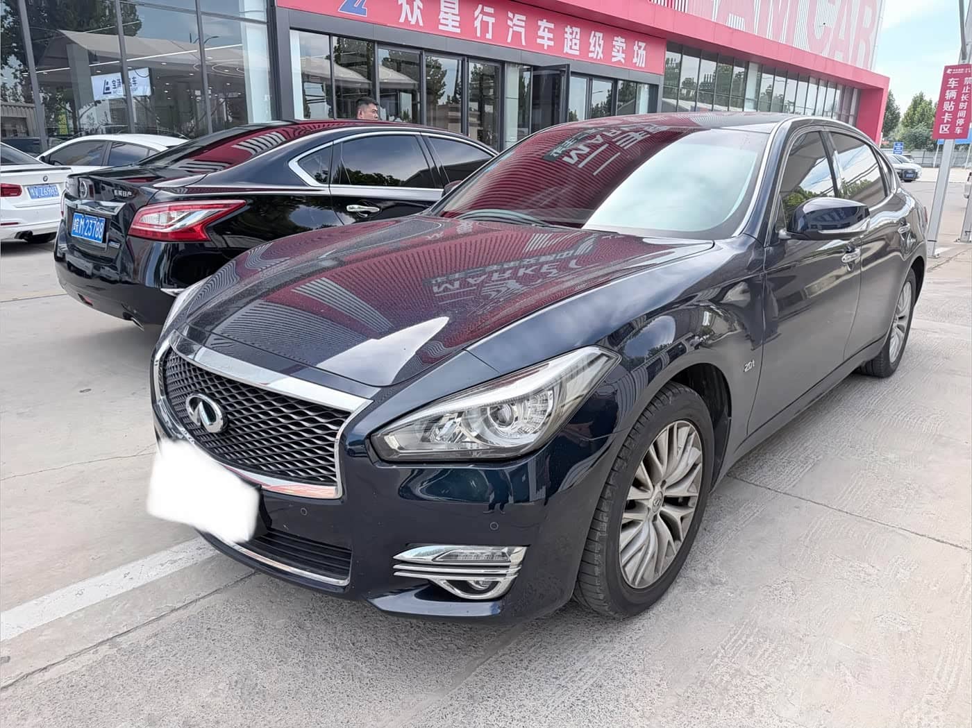 Infiniti Q70