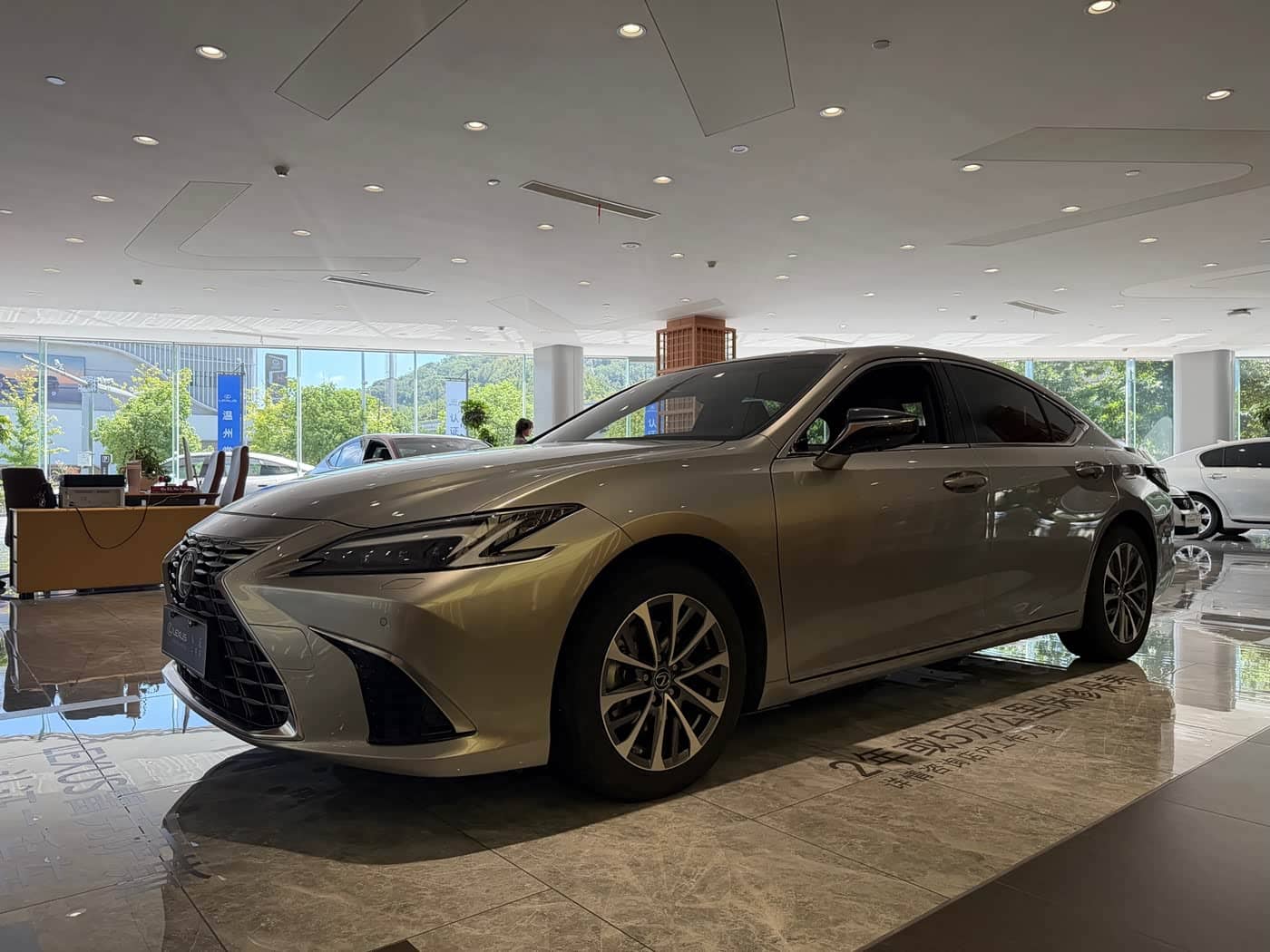 Lexus ES