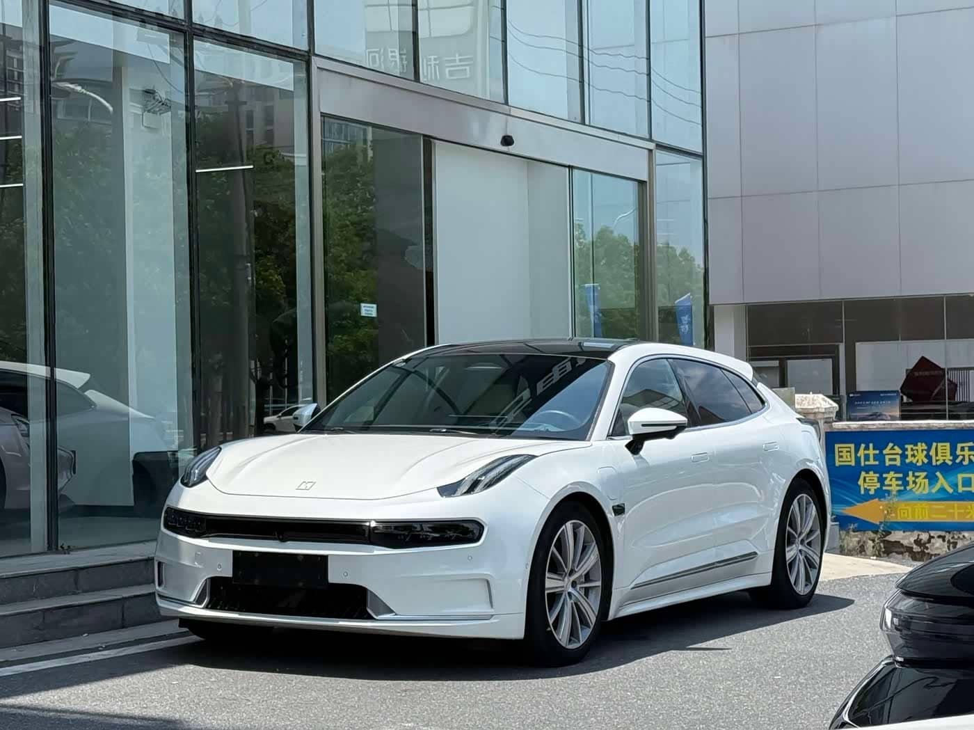 ZEEKR 001
