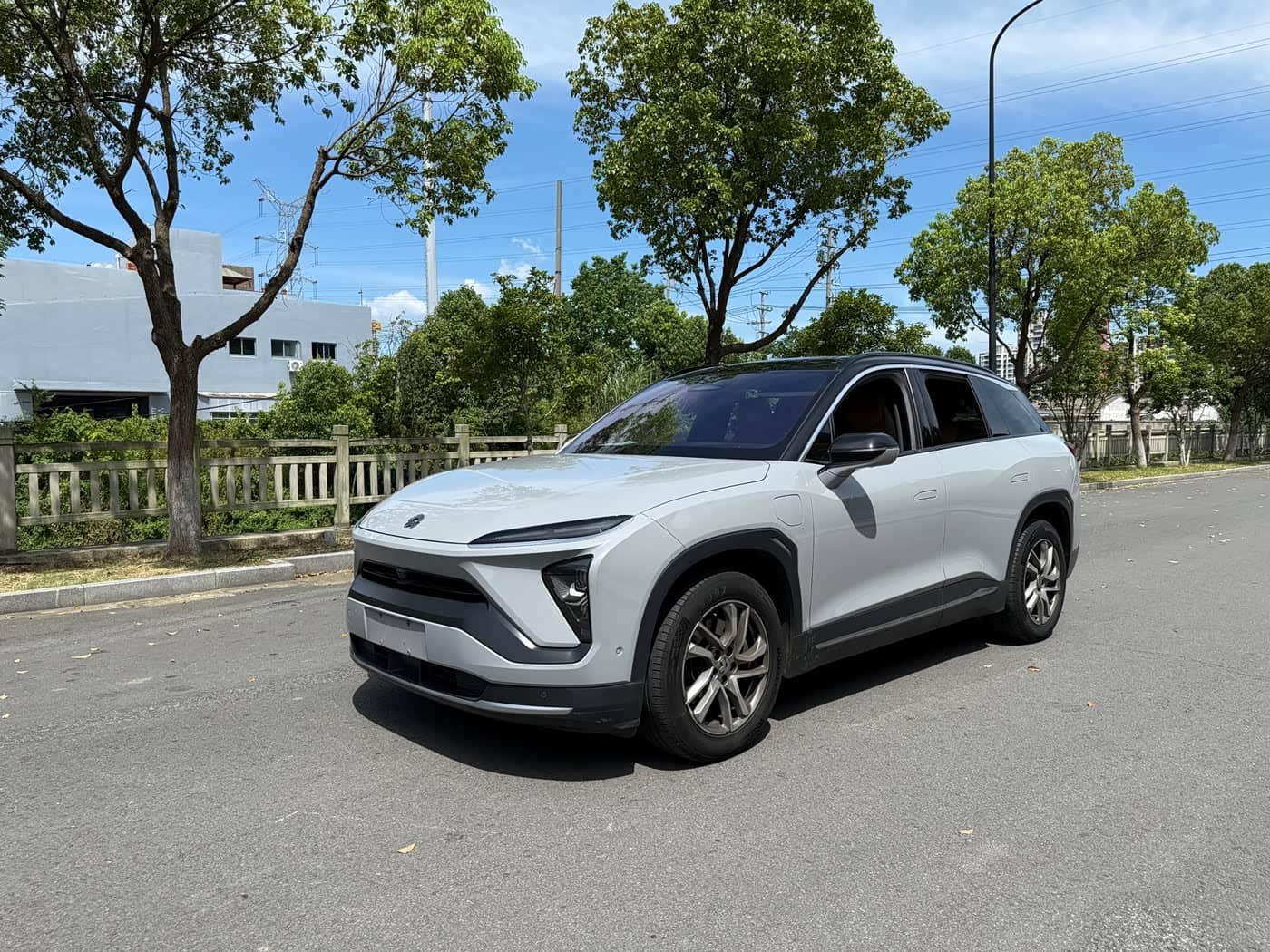 NIO ES6