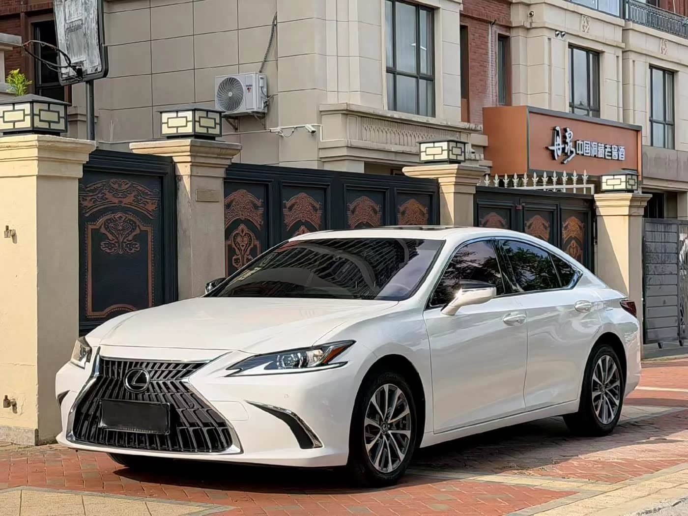 Lexus ES