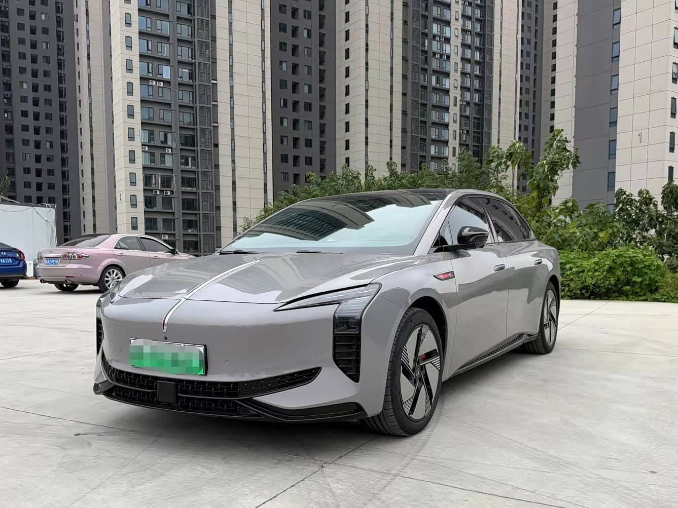 Hongqi EH7