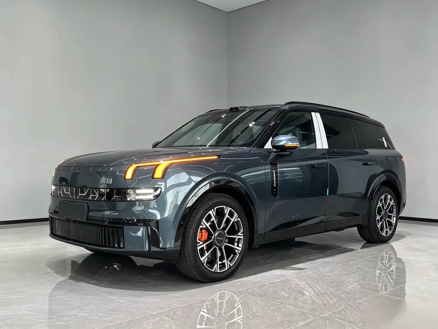 Lynk & Co 900