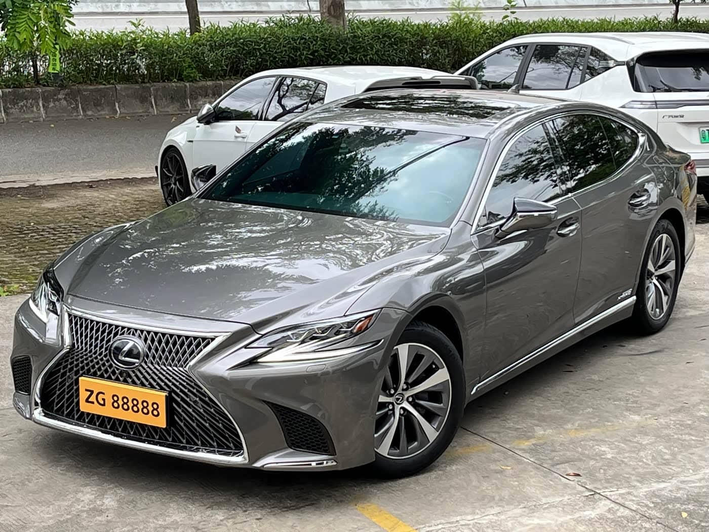 Lexus LS