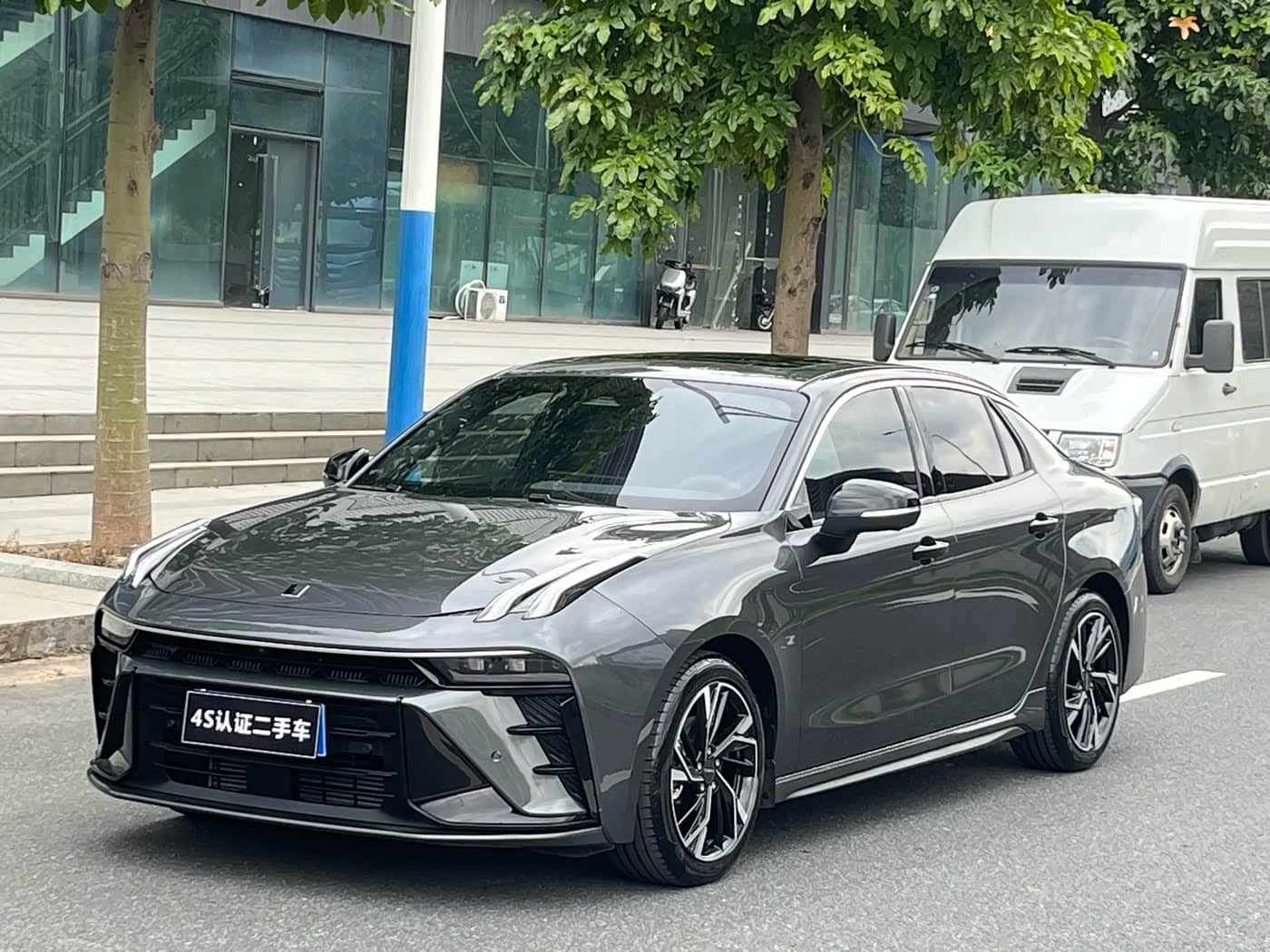 Lynk & Co 03