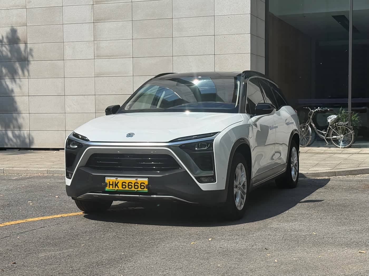 NIO ES8