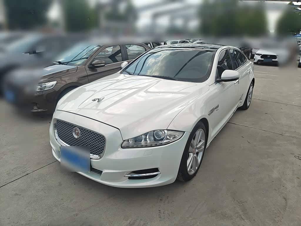Jaguar XJ