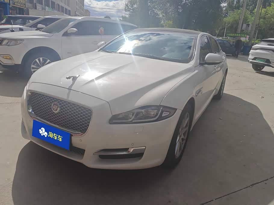 Jaguar XJ