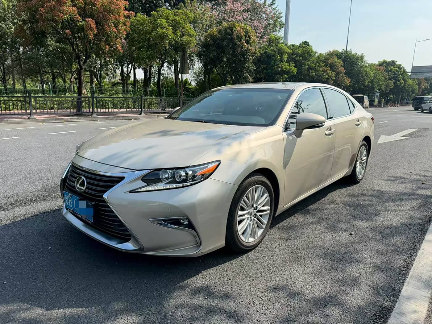 Lexus ES