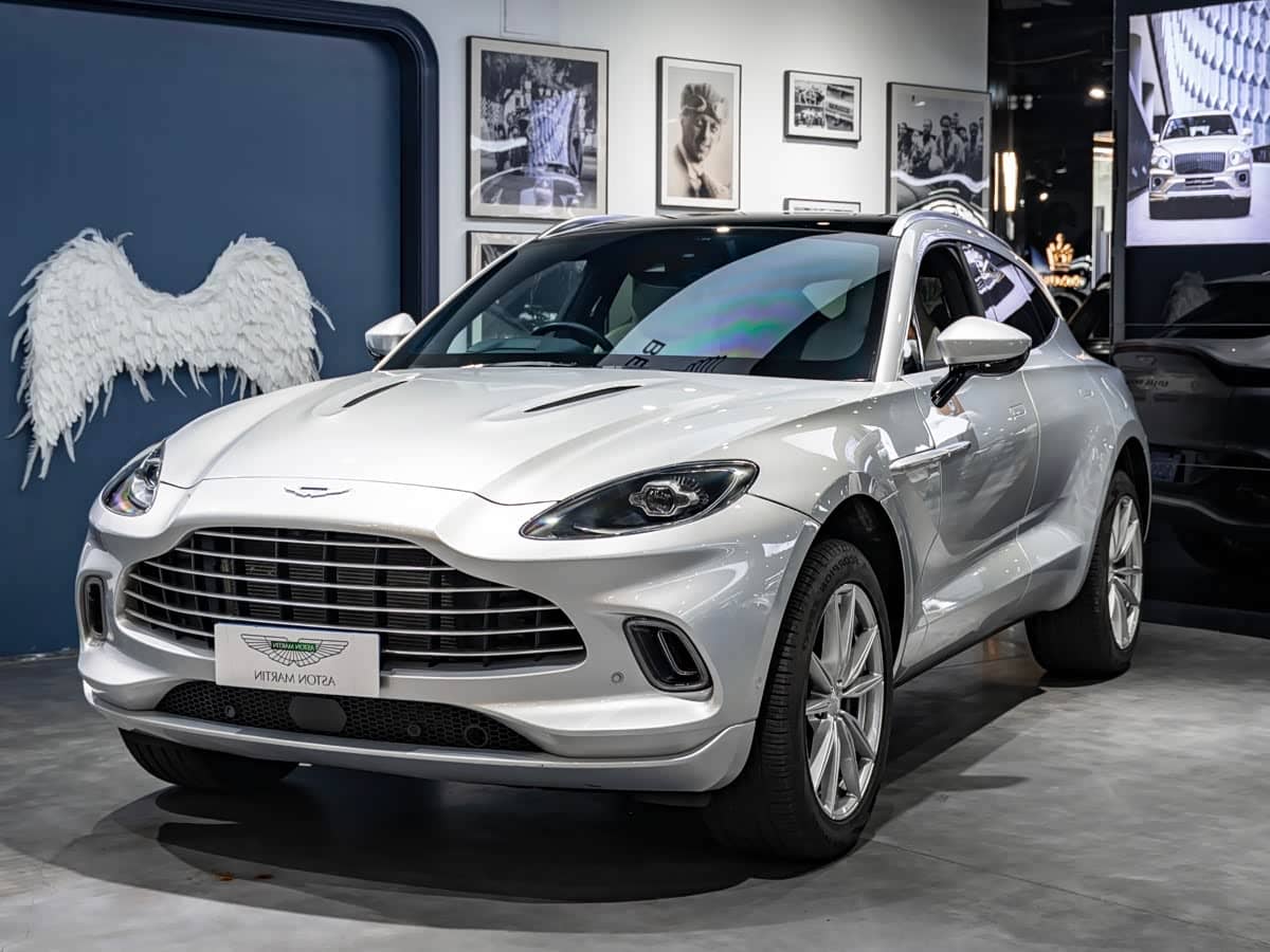 Aston Martin DBX