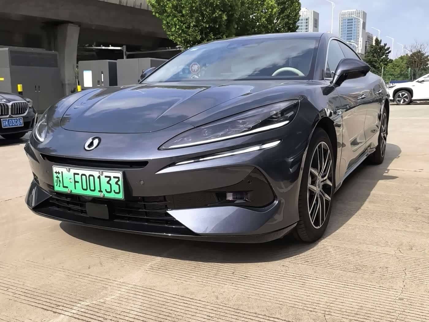 Denza Z9