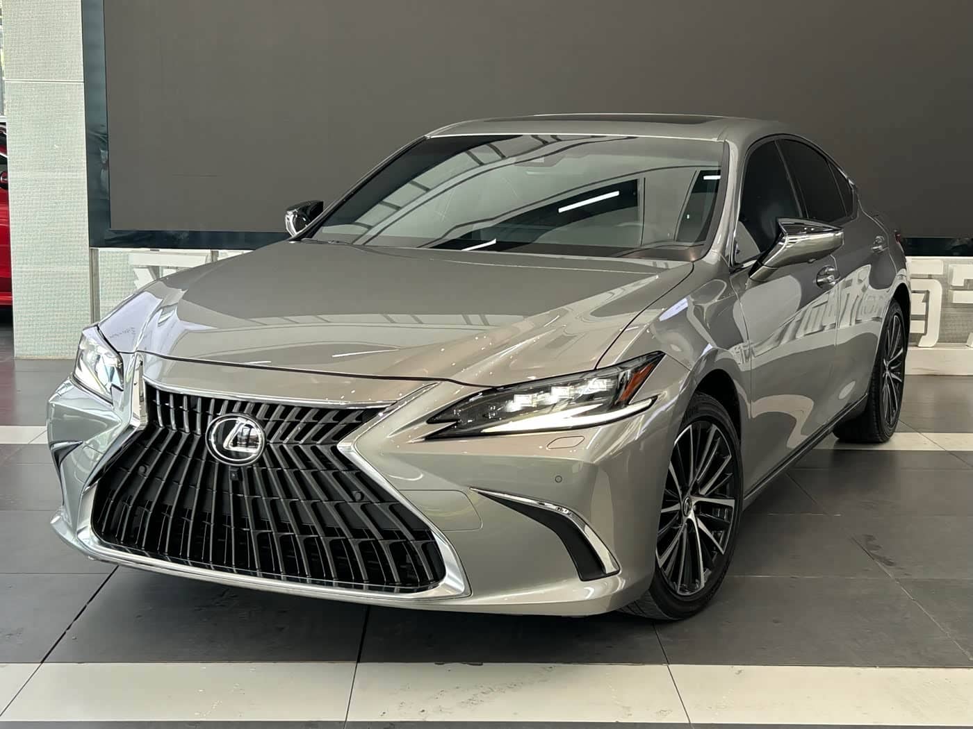 Lexus ES